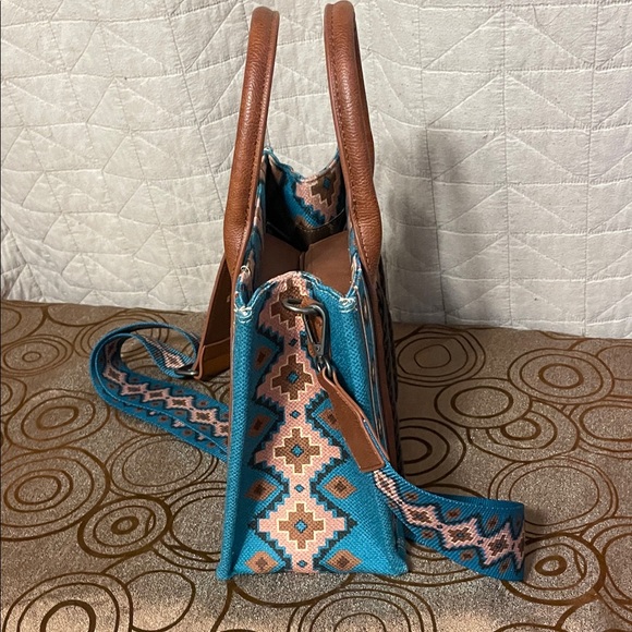 Wrangler Teal and Tan Geometric Purse - Picture 3 of 10